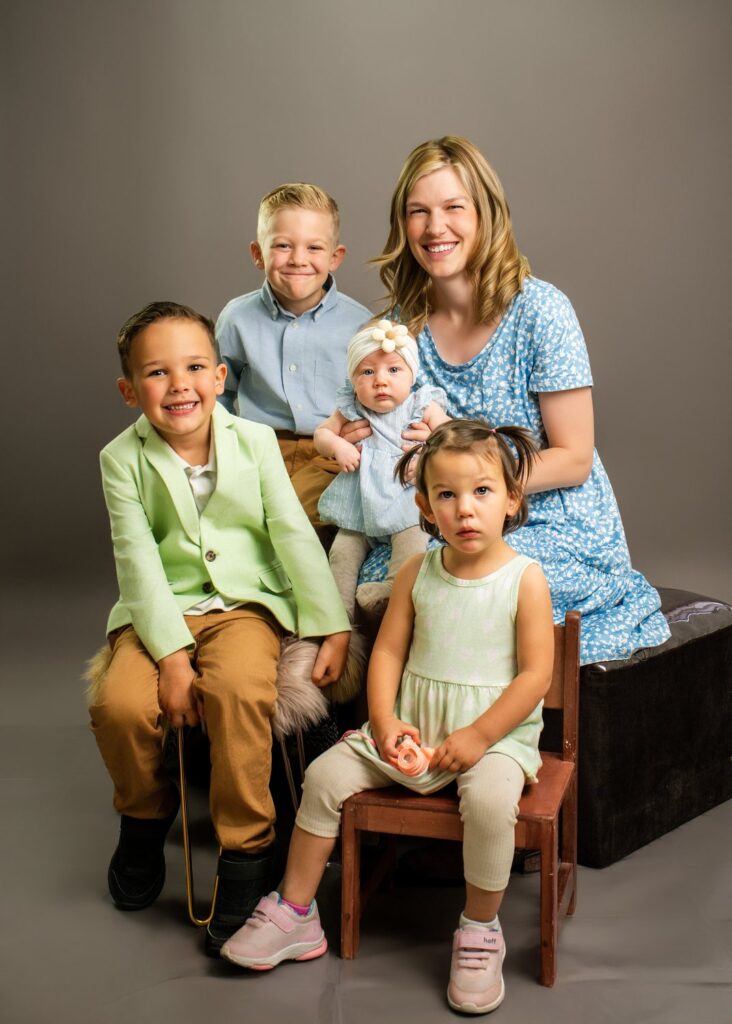 Familia en un estudio de fotografía en Calderón, Quito