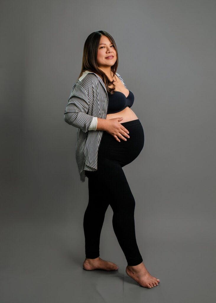 Sesión de fotos de maternidad en estudio en Quito